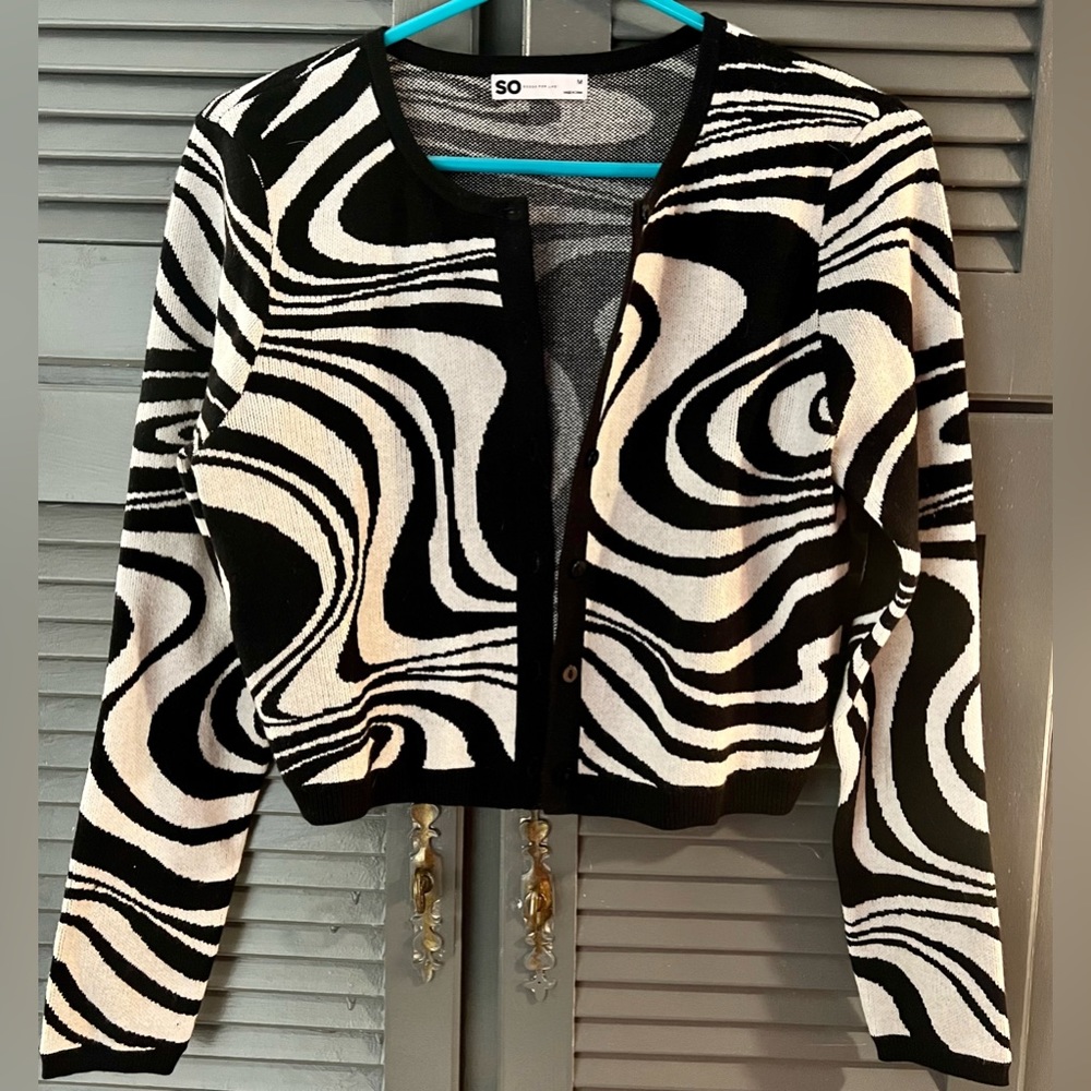Crop Cardigan in Black and White Swirls